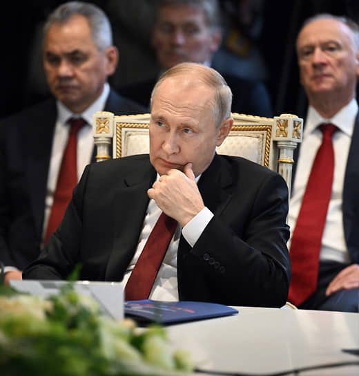 Ближайшее окружение Владимира Путина остается стабильным уже несколько лет (слева — секретарь Совбеза Сергей Шойгу, справа — помощник президента Николай Патрушев) 