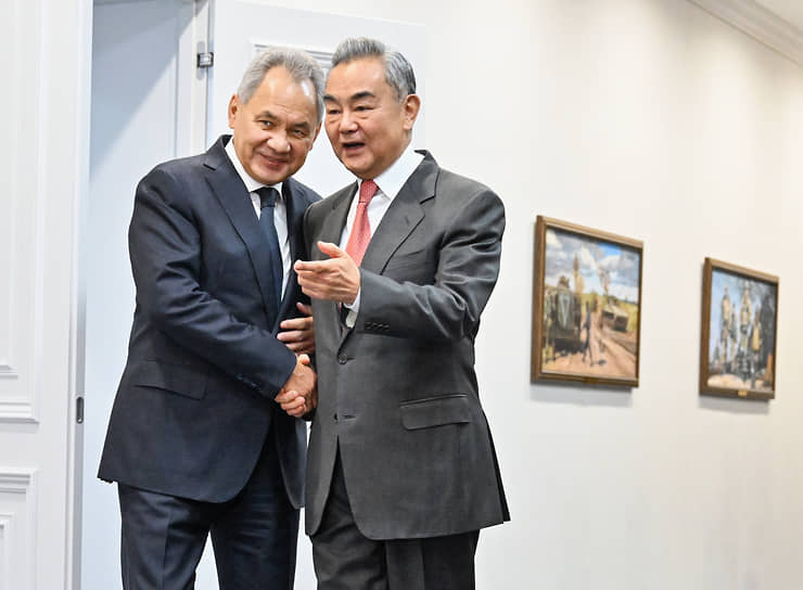 Секретарь Совета безопасности РФ Сергей Шойгу и глава МИД КНР Ван И