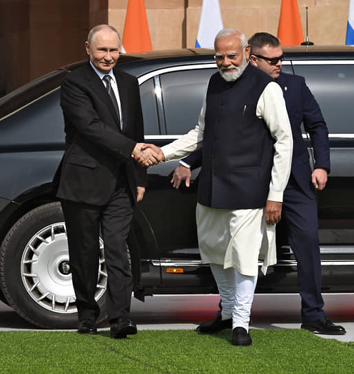 Владимир Путин и Нарендра Моди в этот день здоровались много раз почти подряд