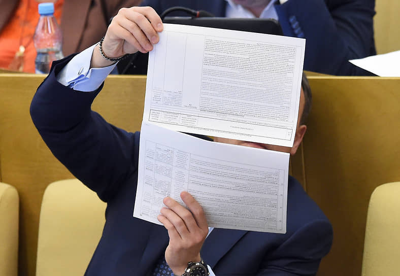 Депутатам и чиновникам больше не придется тратить по три дня на ежегодное заполнение деклараций о доходах