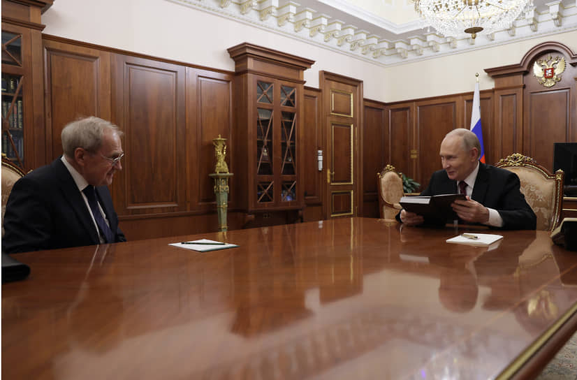 Сама Конституция встретилась лицом к лицу с ее гарантом