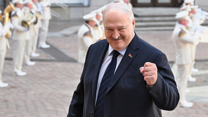 Минск решил миловать оптом