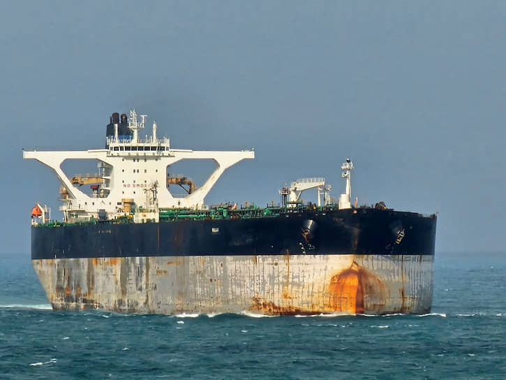За несколько часов до захвата нефтяной танкер, изначально шедший под флагом Панамы и зарегистрированный под названием Bella 1, поменял флаг на российский и получил новое название Marinera 