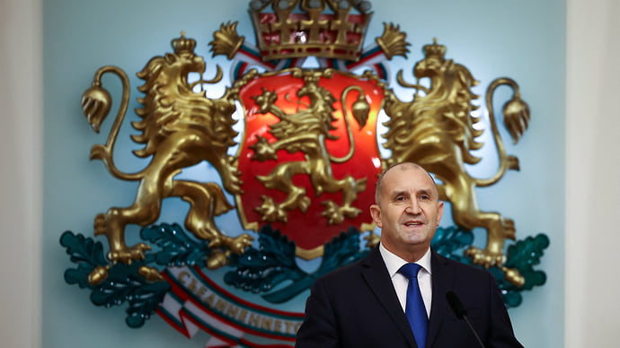 Президент Болгарии ушел за властью