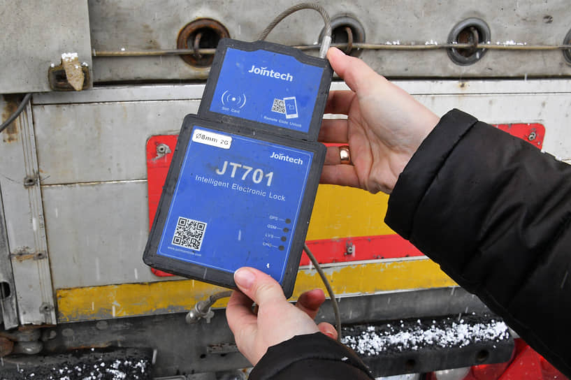 Навигационная пломба расскажет таможне и оператору системы все о перевозимом грузе и его реальном маршруте 