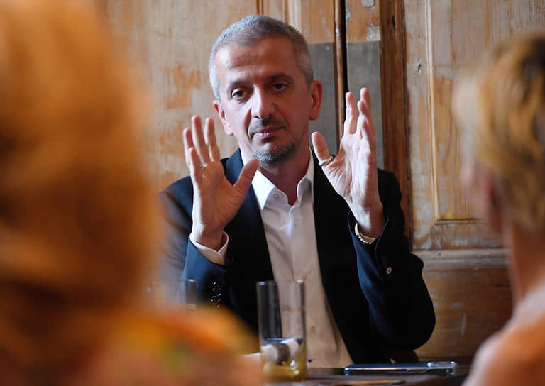 Константин Богомолов добровольно выпустил из рук должность и.о. ректора Школы-студии МХАТ