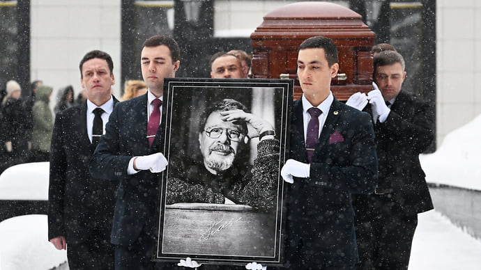 «Человек и адвокат. Даже так: адвокат и человек!»