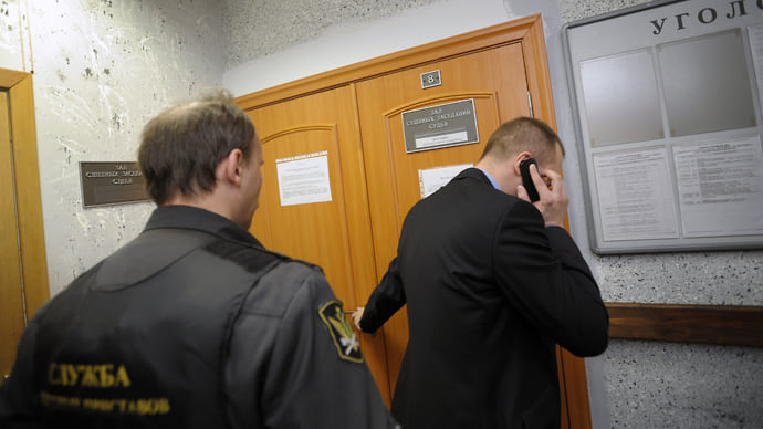 Адвокатов просят пропустить к должникам