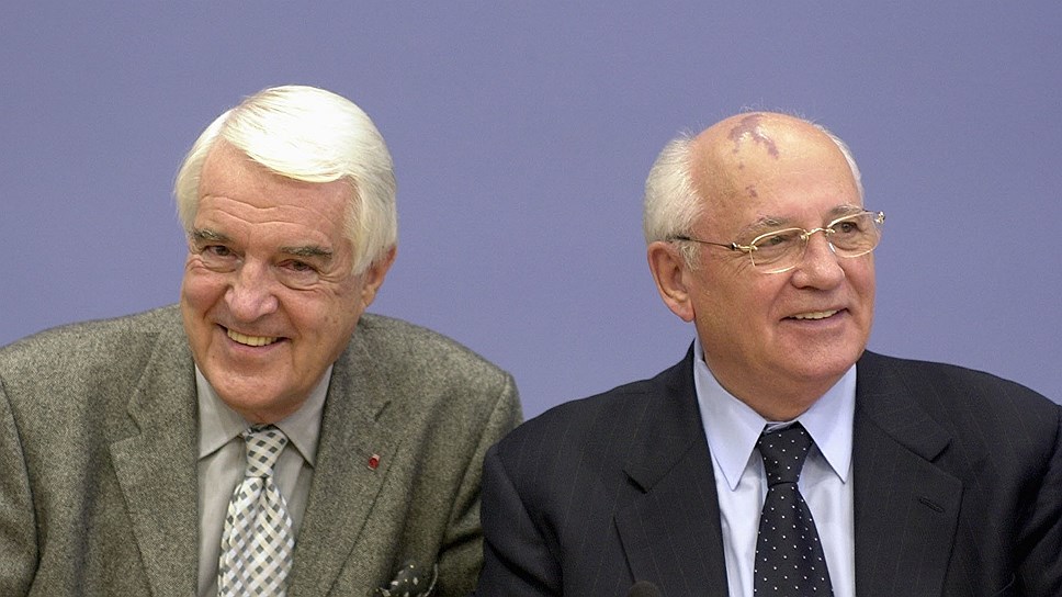 2003 год. Журналист Петер Бенеш и президент СССР Михаил Горбачев - сопредседатели форума "Петербургский диалог"  