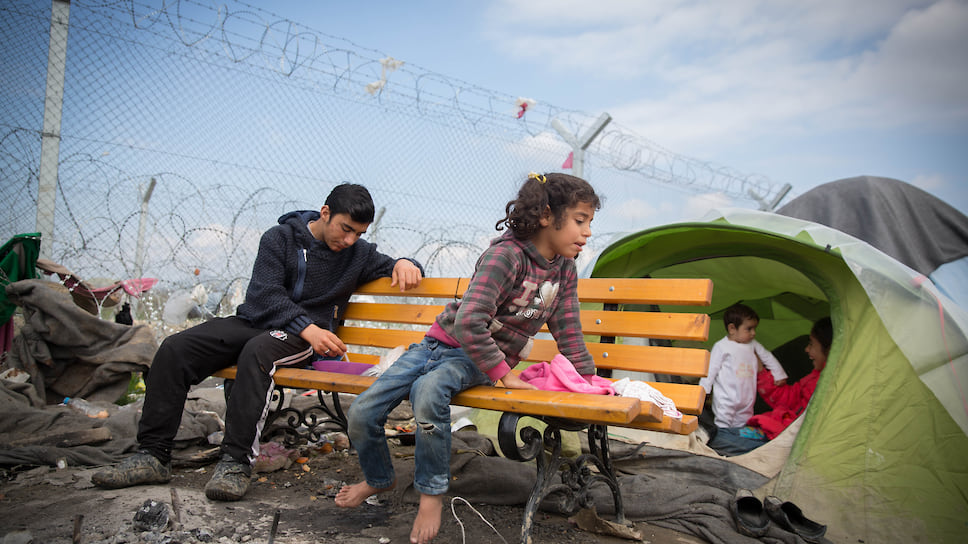Жизнь в лагерях мигрантов тяжела для взрослых, безрадостна для детей