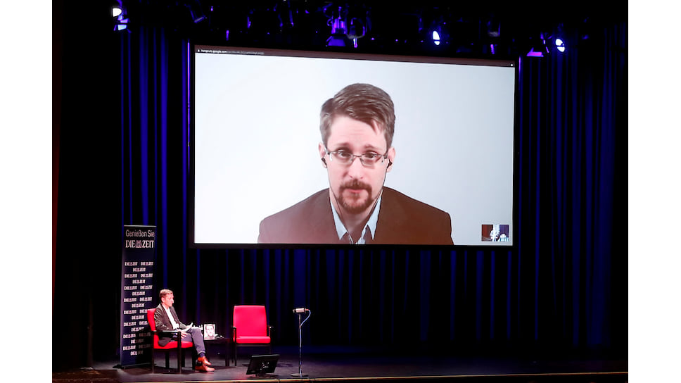 На дискуссии с писателем Сноуденом, которую вел в Берлине журналист Холдер Старк (на фото), кресло автора пустовало, но не пустовал экран
