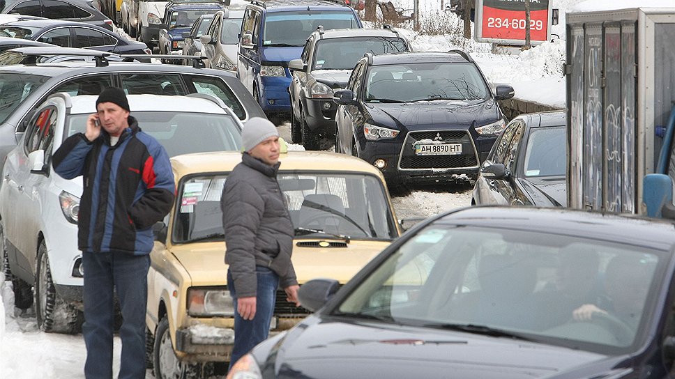 Несмотря на все заверения властей, ситуация в Киеве улучшается медленно