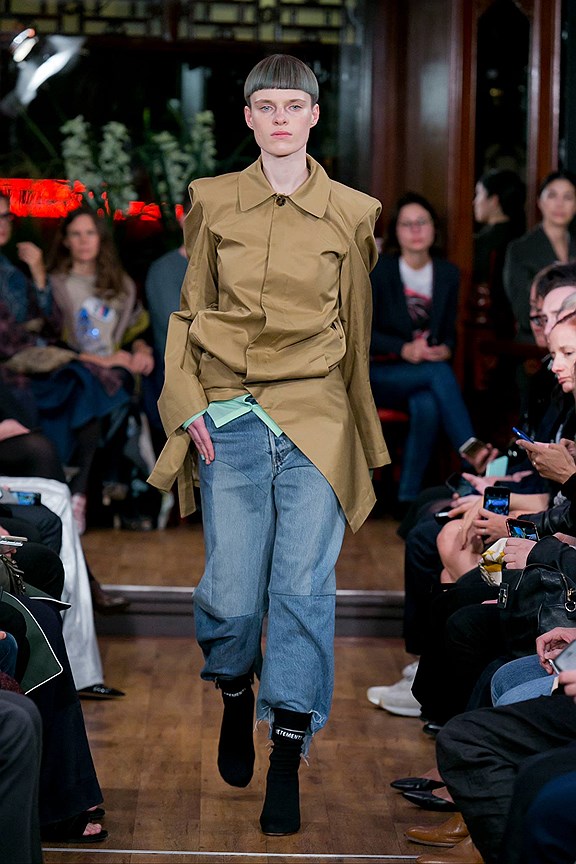 Показ коллекции Vetements сезона «весна-лето 2016»