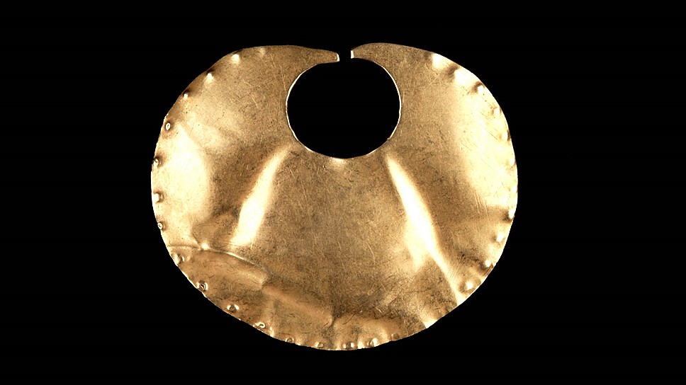 Украшение для носа  племени Куимбая, Колумбия, 800-1200 гг. из коллекции музея Бранли, желтое золото
