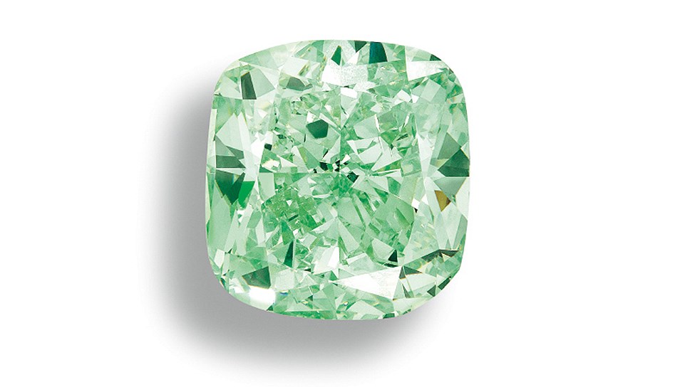 Кольцо с редким изумрудом цвета Fancy Intense Green и бриллиантами
