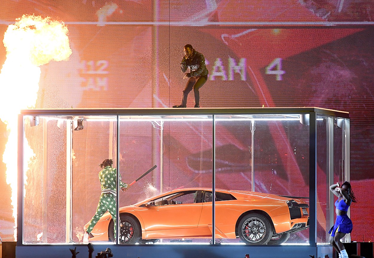 Кендрик Ламар во время выступления на  BRIT Awards 2018, Лондон