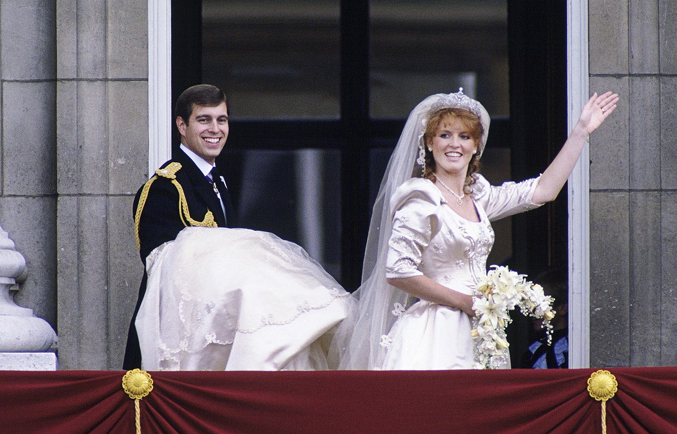 Сара, графиня Йоркская. Муж: принц Эндрю, второй сын королевы Елизаветы II. Свадьба: 23 июля, 1986 года. Тиара: York Diamond, созданная Домом Garrard, приобретенная королевой и герцогом Эдинбургским и преподнесенная Саре в качестве свадебного подарка.
