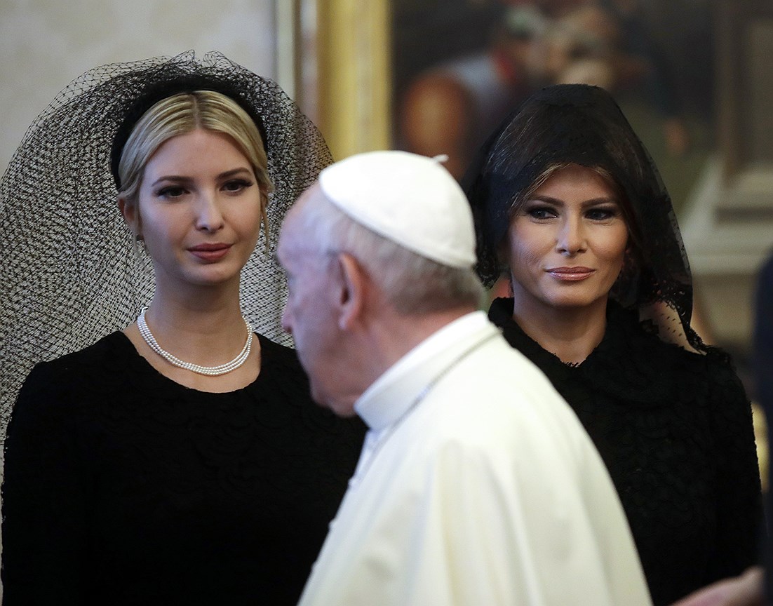 Иванка и Малания Трамп во время визита в Ватикан