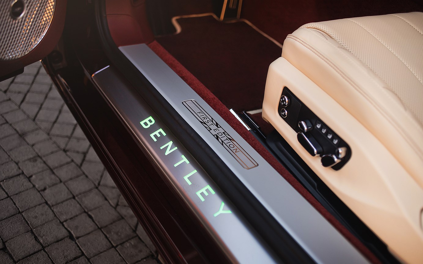 Bentley Continental GT третьего поколения в салоне &quot;Bentley Москва&quot; в Барвиха Luxury Village 