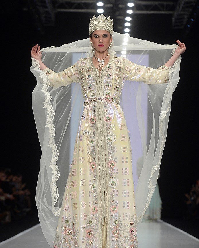 Восточный модный показ: коллекция Hany Elbehairy, выход невесты 