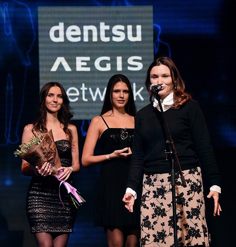 Руководитель отдела прессы «Dentsu Aegis Network» Полина Трефилова (справа)