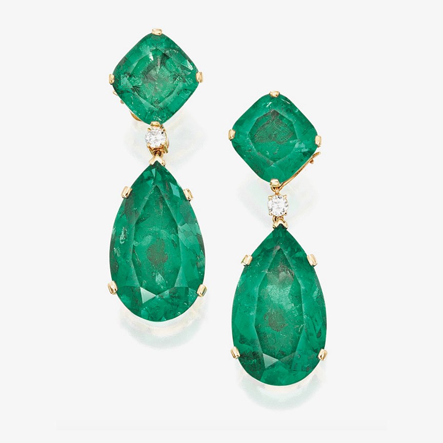 Изумрудные серьги, Verdura. Проданы на аукционе Magnificent Jewels в Нью-Йорке 4 декабря 2018 года за $ 735 000