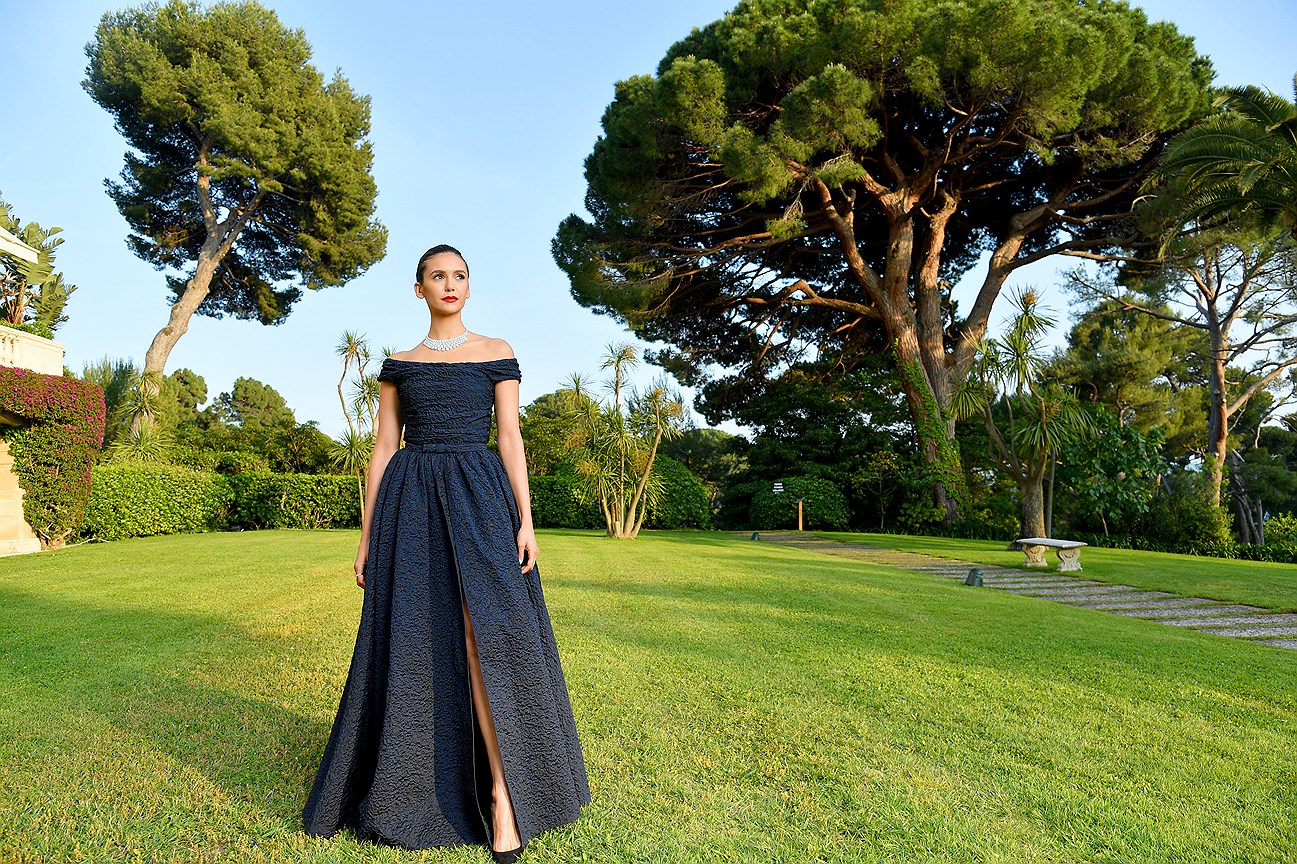 Нина Добрев в платье Dior 