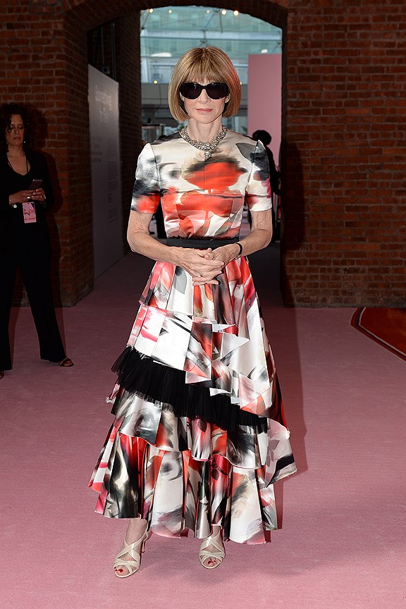 Главный редактор американского Vogue Анна Винтур в платье Alexander McQueen на церемонии CFDA Fashion Awards