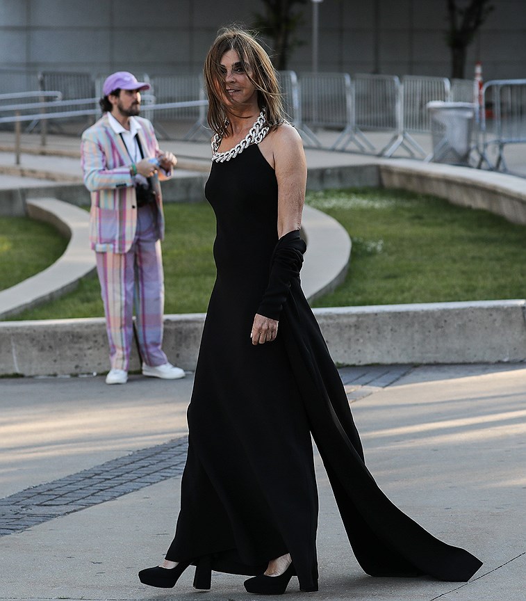 Бывший главный редактор парижского журнала Vogue Карин Ройтфельд в платье Tom Ford на церемонии CFDA Fashion Awards
