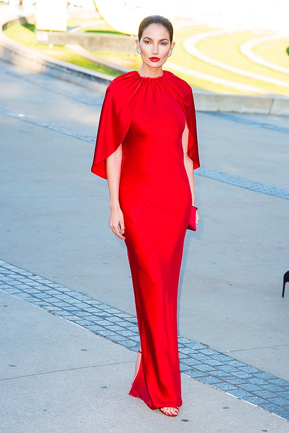 Актриса Лили Олдридж в платье Brandon Maxwell на церемонии CFDA Fashion Awards