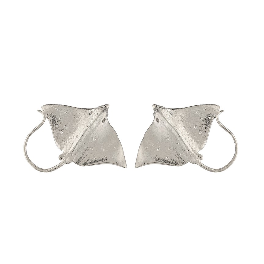 Alex Monroe, серьги Stingray из серебра, 16 000 рублей