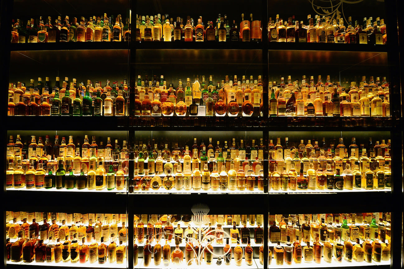 Крупнейшая в мире коллекция шотландского виски на выставке Scotch Whisky Experience в Эдинбурге, Шотландия, 2014 год 