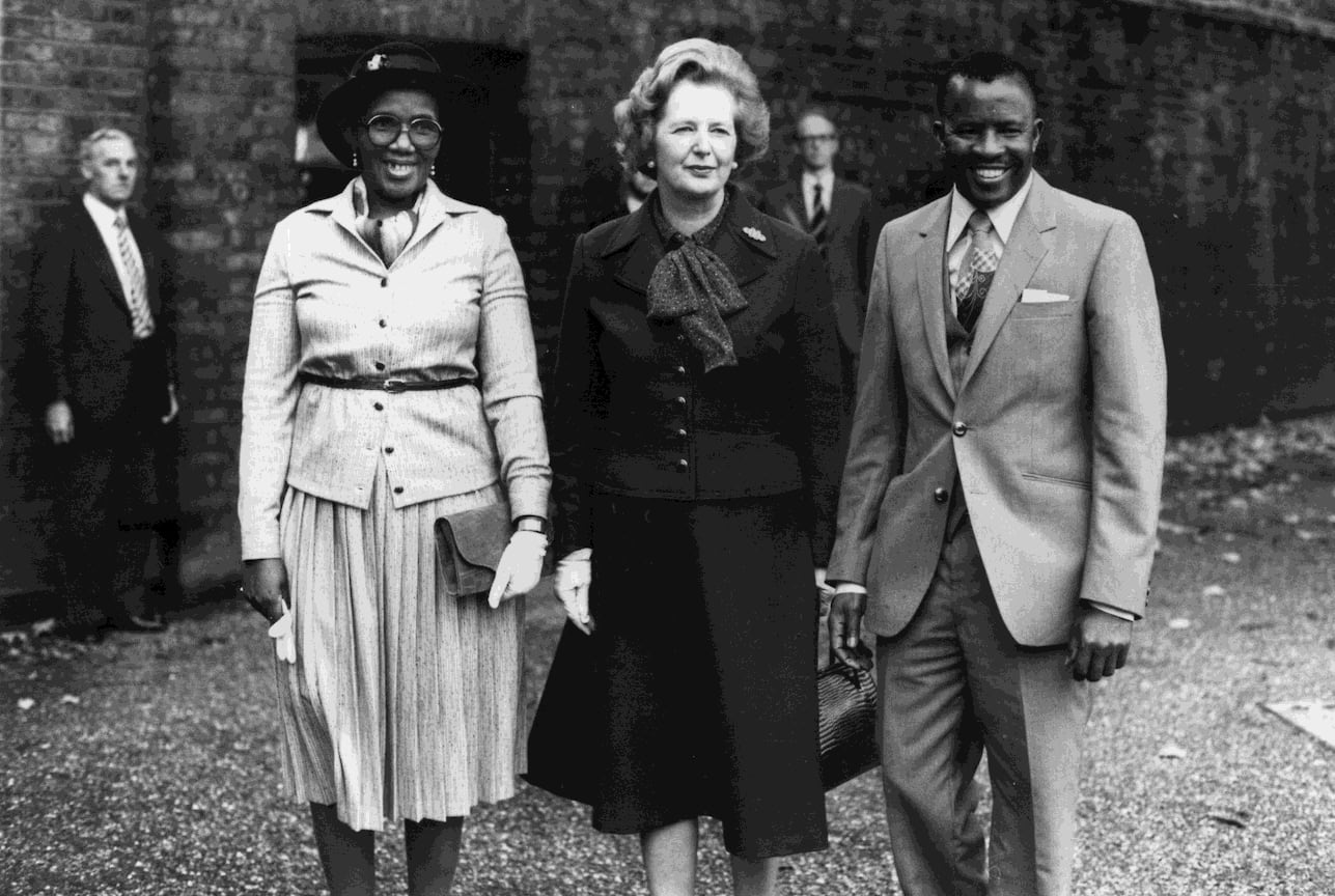 Премьер-министр Великобритании Маргарет Тэтчер и президент Ботсваны Мазир с женой во время официального визита в Лондон, 28 октября 1980 года