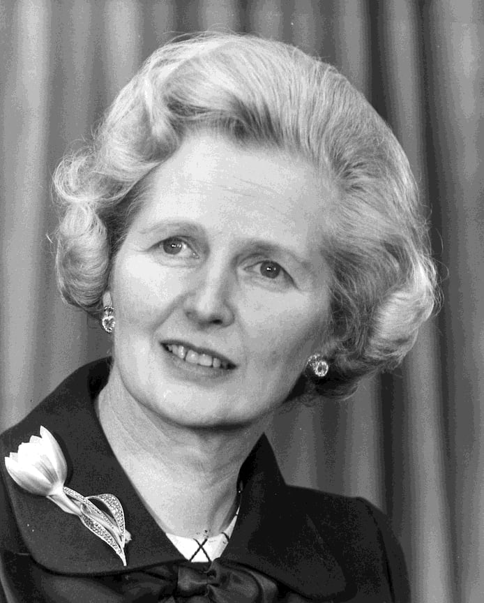 49-летняя Маргарет Тэтчер стала первой женщиной, выбранной лидером политической партии Великобритании, 11 февраля 1975 года