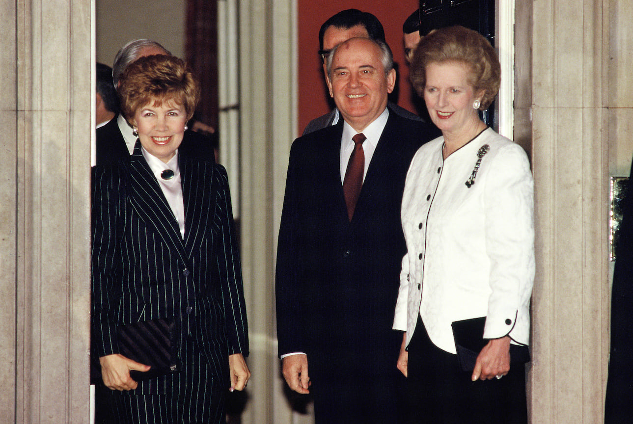 Михаил и Раиса Горбачевы с Маргарет Тэтчер во время официального визита в Лондон, 6 апреля 1989 года
