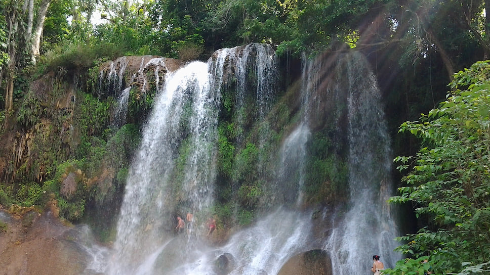 Водопад Эль-Ничо в районе Сьерра-де-Тринидад