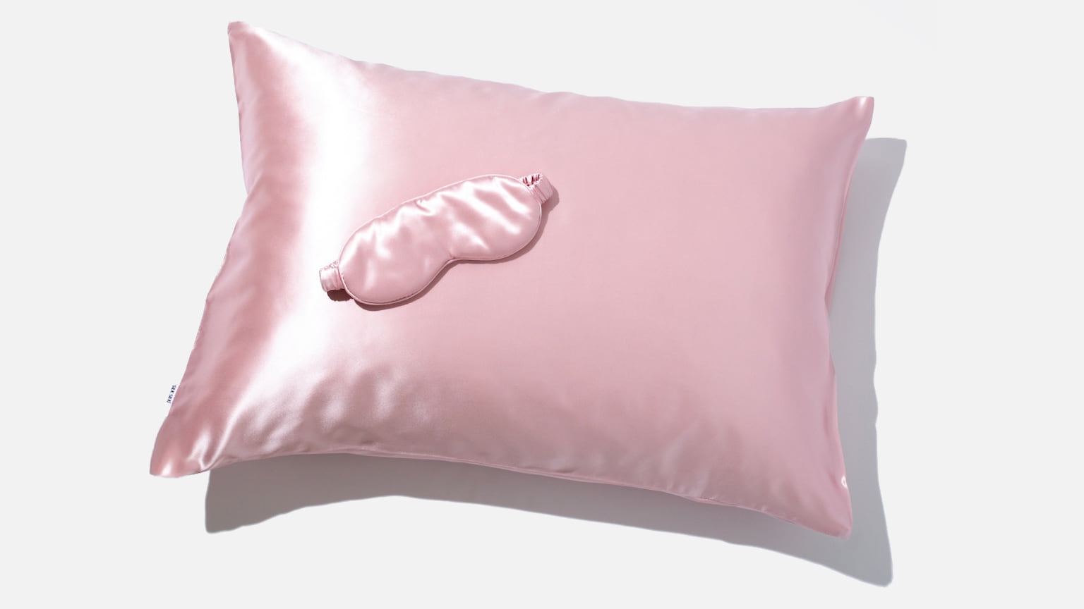 SILKSILK, шелковые наволочки цвета сакуры из 100% натурального шелка, 3 900 pуб, онлайн-магазин maisonettestore.ru
