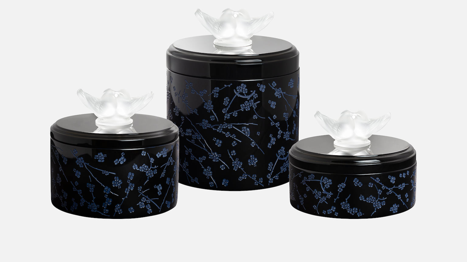 Lalique, шкатулки Fleurs de cerisier, большая 59 950 руб, средняя 56 600 руб, маленькая 49 950 руб, ЦУМ