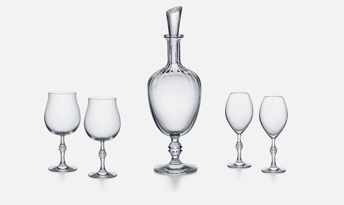 Baccarat, набор из 2-х бокалов для вина Passion, 31 700 pуб; графин Passion, 71 900 ру; набор из 2-х бокалов для шампанского Passion, 31 700 руб, ЦУМ
