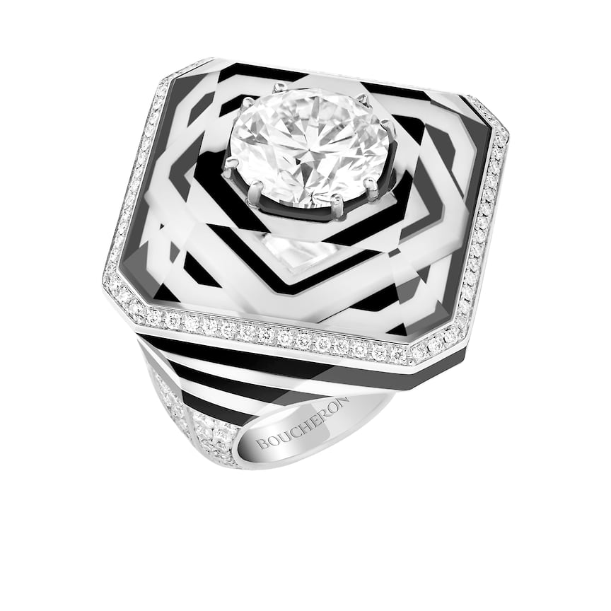 Boucheron, кольцо 26V, белое золото, горный хрусталь, оникс, кахолонг, бриллианты