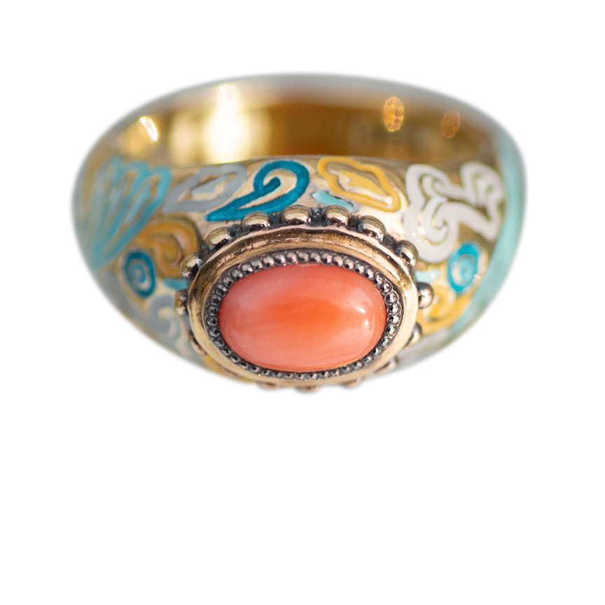 Elena Okutova, кольцо «Средневековье», позолоченное серебро, эмаль, розовый коралл