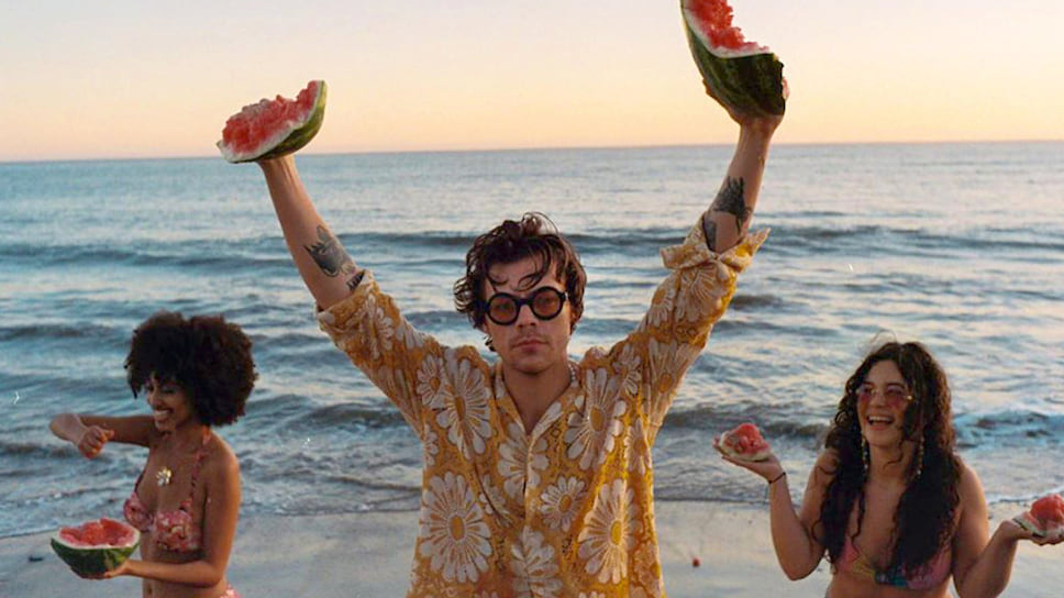 Кадр из клипа Watermelon Sugar, 2020