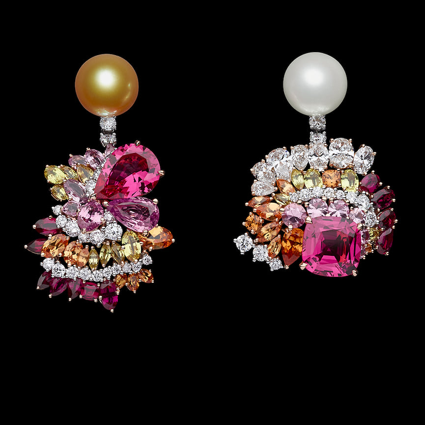 Dior Joaillerie, серьги Tie &amp; Dior, розовое и белое золото, платина, бриллианты, жемчуг, красная шпинель, розовые и желтые сапфиры, спессартины, рубины