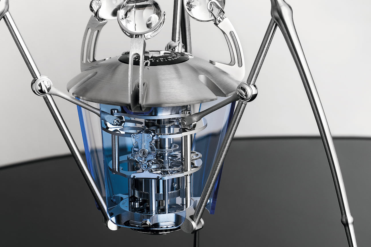 MB &amp; F, часы TriPod, 260 х 300 мм, 2,8 кг, латунь, оптическое минеральное стекло, акриловые панели, механизм L’Epee 1839 с ручным подзаводом, запас хода 8 дней