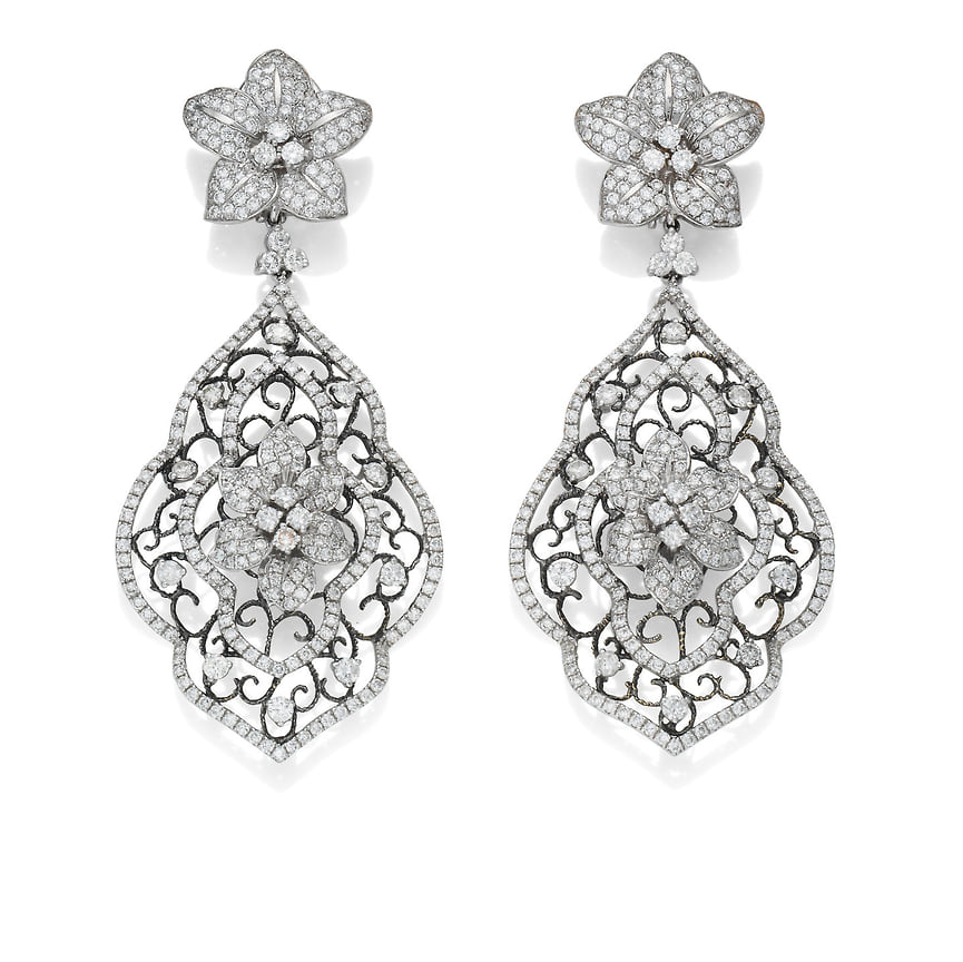 Лот 26 на аукционе Bonhams London Jewels. Серьги с бриллиантами. Собственность актрисы Джоан Коллинз. Эстимейт: &amp;#163;2 - 3 тыс. (200 - 310 тыс. рублей)
