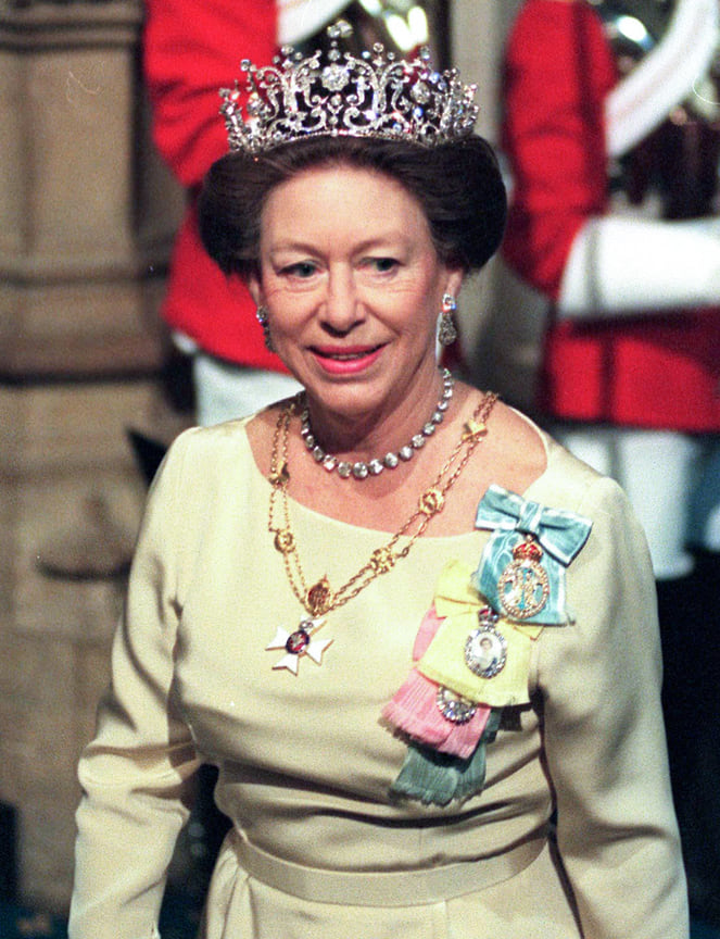 Принцесса Маргарет в тиаре Poltimore, в которой она выходила замуж, на открытии Парламента, 1997 год
