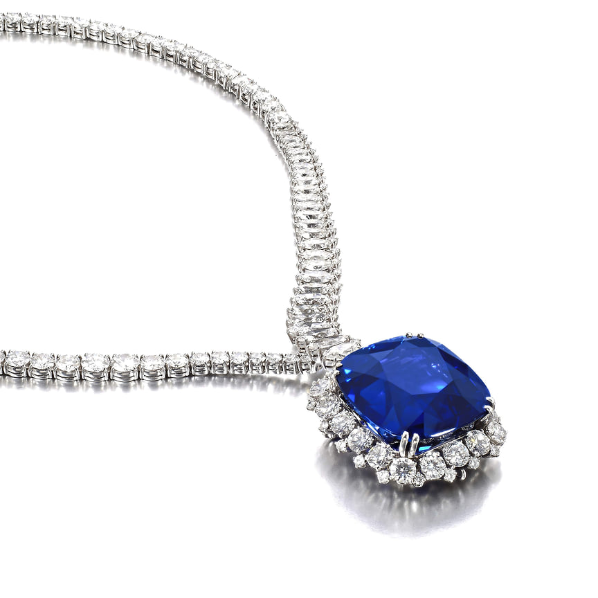 Колье Harry Winston с цейлонским сапфиром (111,73 карат), лот 178 на торгах Sotheby’s Magnificent and Noble Jewels: Part I, эстимейт: 1,4 - 2,35 млн швейцарских франков, продано за 4,255 млн швейцарских франков 11 мая 2021 года в Женеве