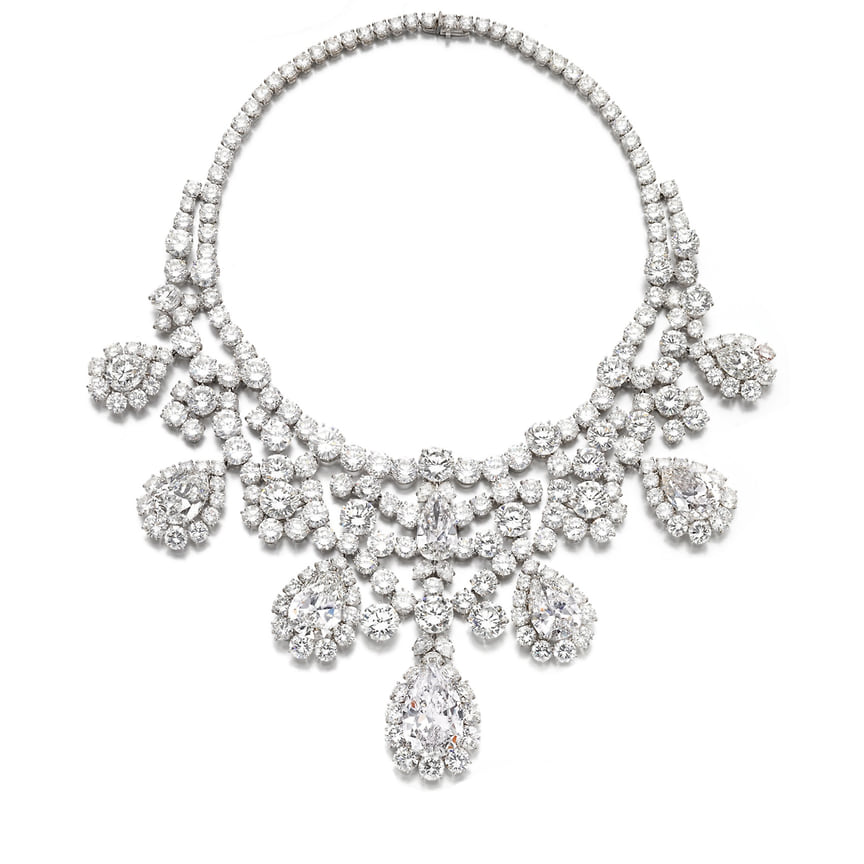 Колье Harry Winston с бриллиантами, 1973 год, лот 176 на торгах Sotheby’s Magnificent and Noble Jewels: Part I, эстимейт: 1,41 - 2,35 млн швейцарских франков, продано за 3,287 млн швейцарских франков 11 мая 2021 года в Женеве