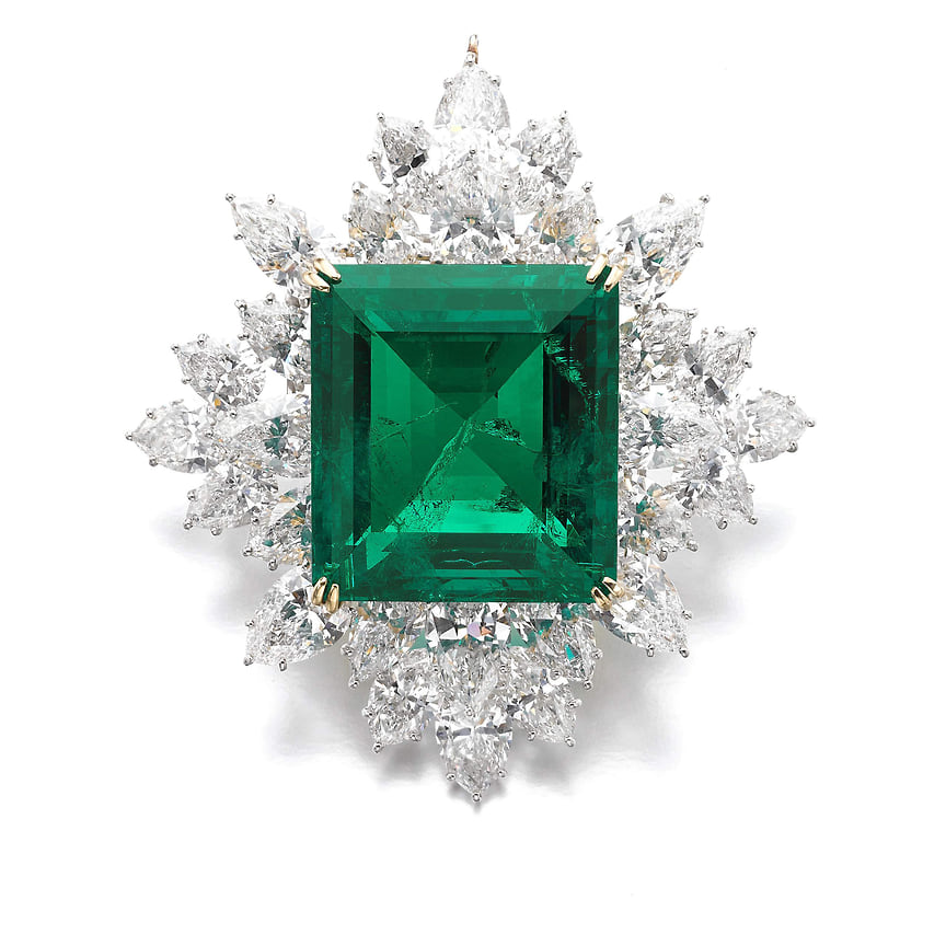 Брошь Harry Winston с колумбийским изумрудом (80,45 карат), лот 175 на торгах Sotheby’s Magnificent and Noble Jewels: Part I, эстимейт: 2,35 - 3,3 млн швейцарских франков, продана за 3,166 млн швейцарских франков 11 мая 2021 года в Женеве