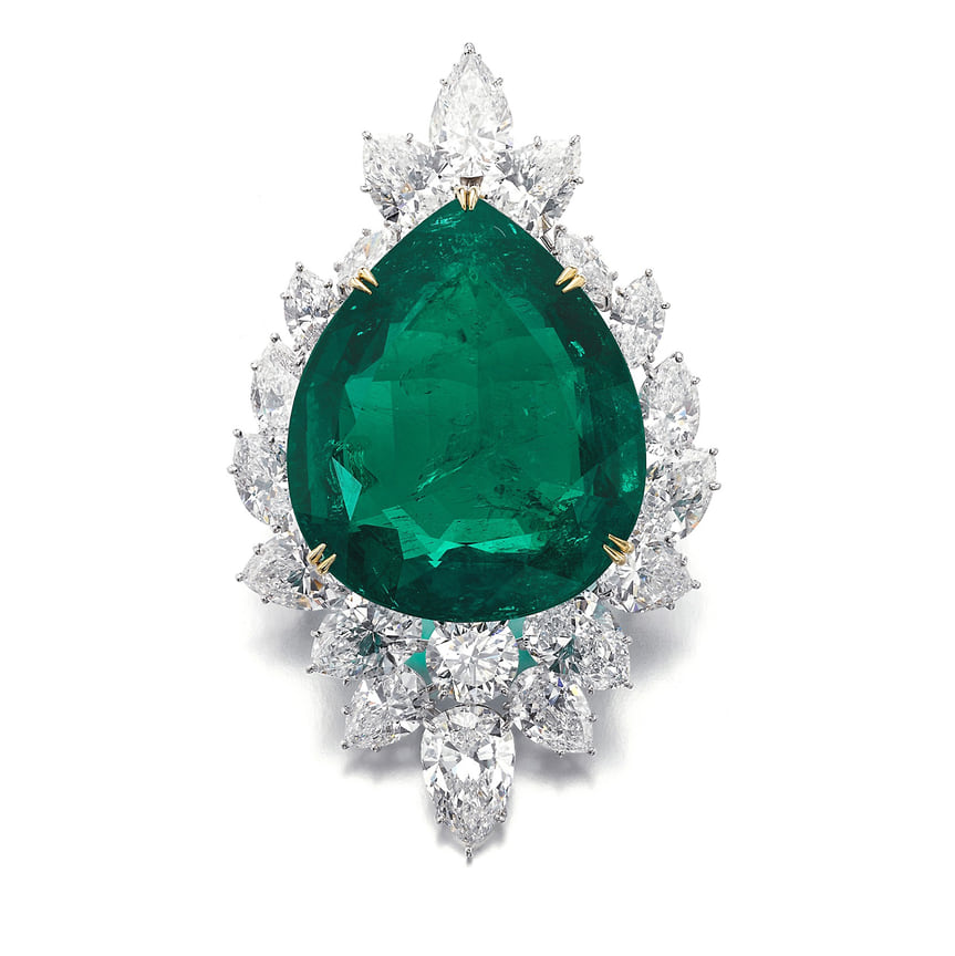 Брошь Harry Winston с колумбийским изумрудом (104,4 карат), около 1970 года, лот 177 на торгах Sotheby’s Magnificent and Noble Jewels: Part I, эстимейт: 940 тыс. - 1,4 млн швейцарских франков, продана за 1 774 500 швейцарских франков 11 мая 2021 года в Женеве